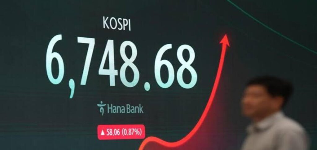 Wall Street Slips as Oil Prices Fal