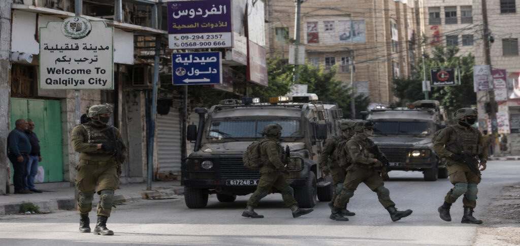Israeli forces storm Qalqilya