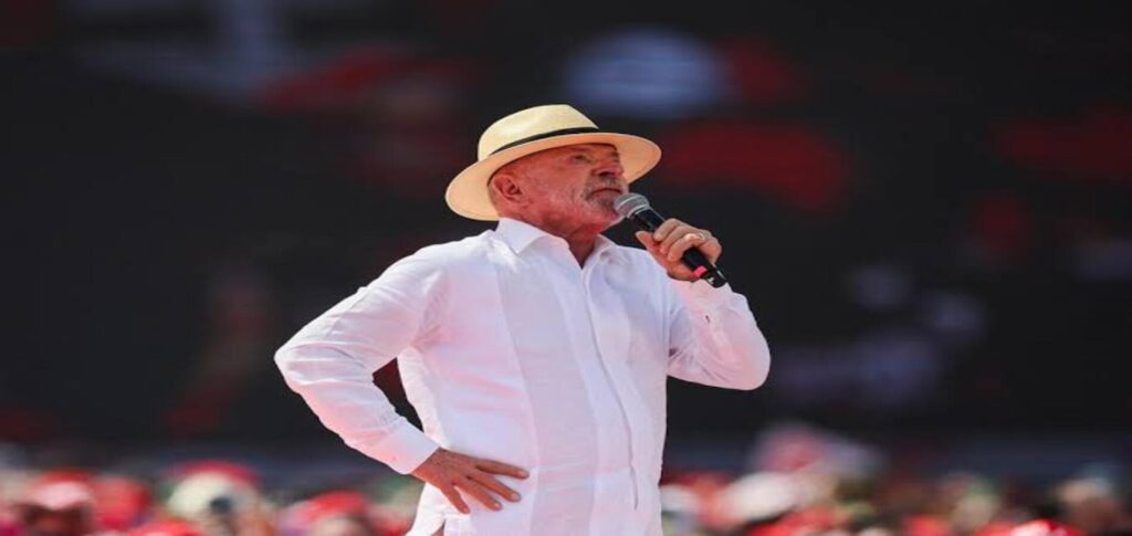 Brazil election poll shows Lula and Flavio Bolsonaro in a close presidential race