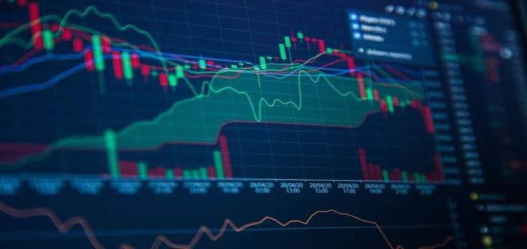 FTSE 100 falls as banks and energy stocks slide