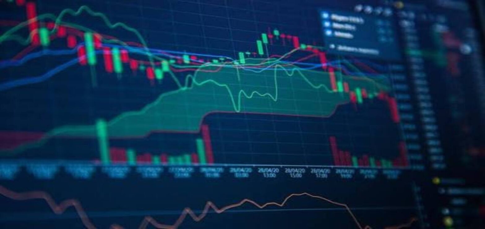 FTSE 100 falls as banks and energy stocks slide