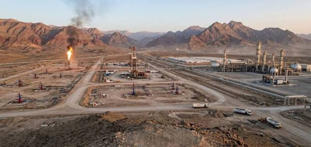 Iran discovers major natural gas reserves in southern Fars province.