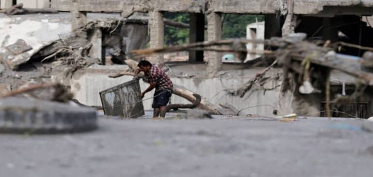 Nepal Himalaya flood leaves nearly 1,500 people missing