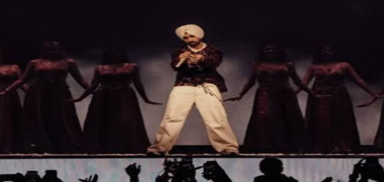 Diljit Dosanjh Saanso Ki Maala performance at Wembley Stadium