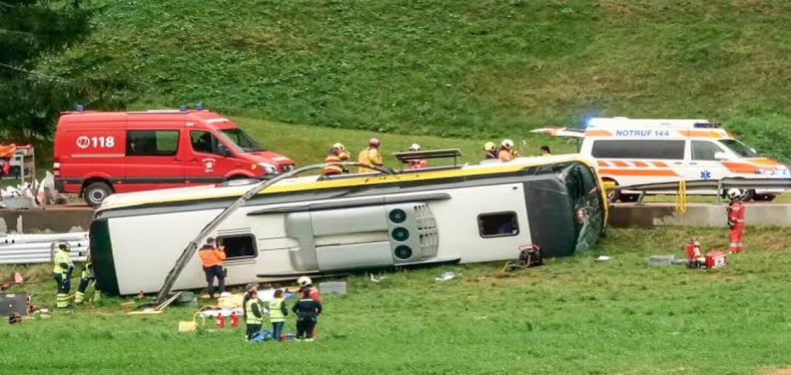Dutch tourist coach overturned in eastern Switzerland