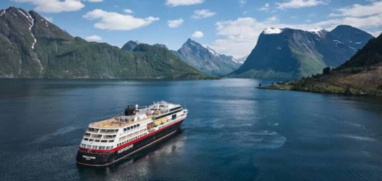2027 Norway cruise offer from Hurtigruten along the Norwegian coast