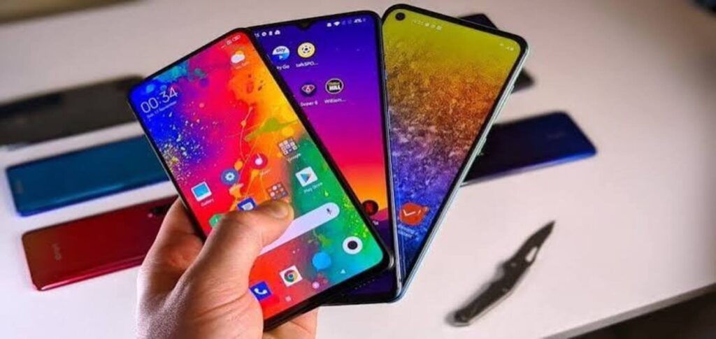 Pakistan mobile phone imports fall during July-August 2026