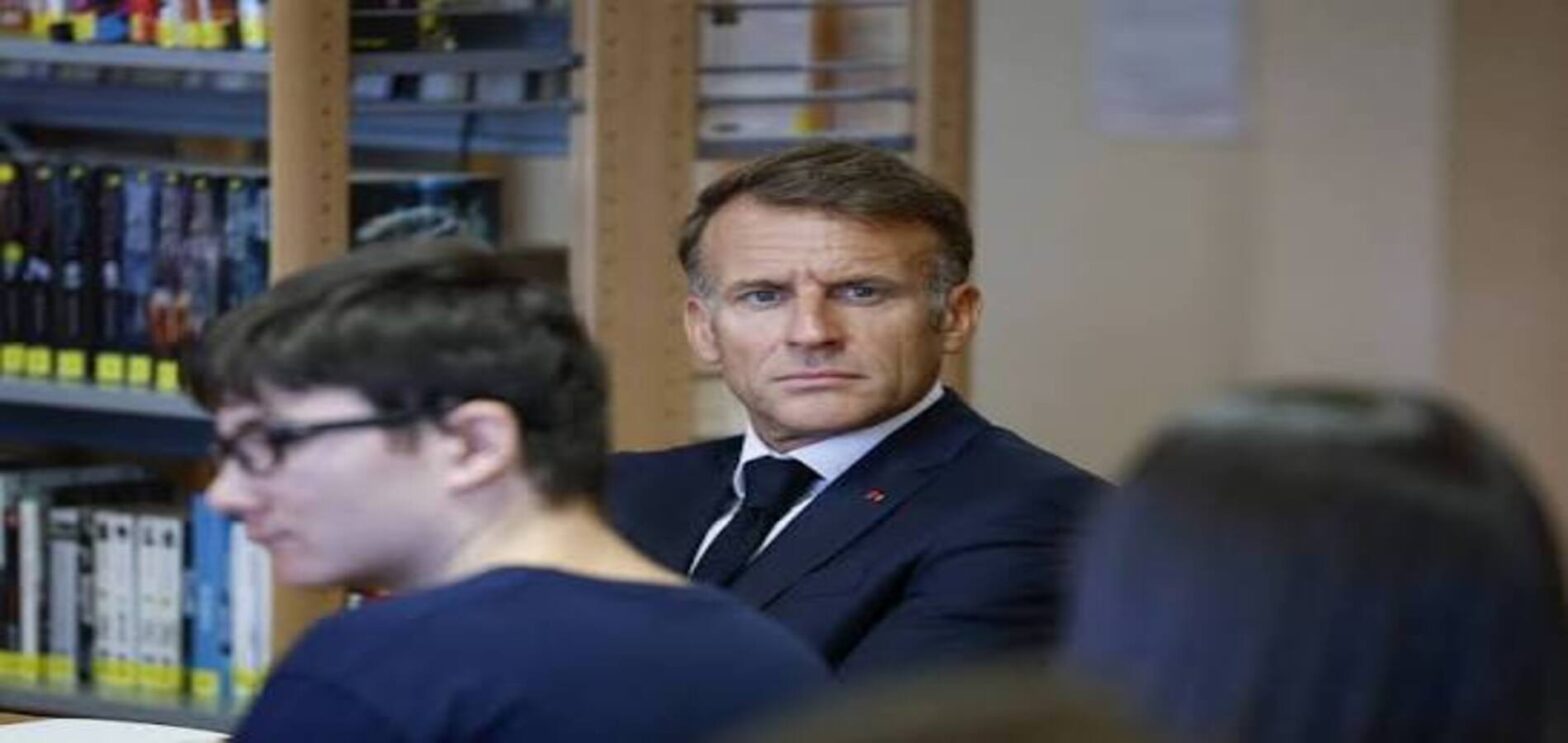 Emmanuel Macron pushes a revised under-15 social media ban in France