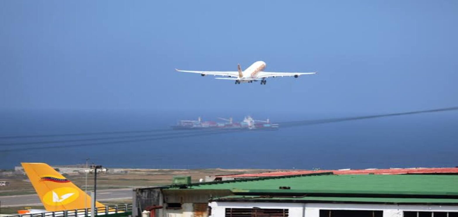 Venezuela airport resumes commercial flights after deadly earthquakes